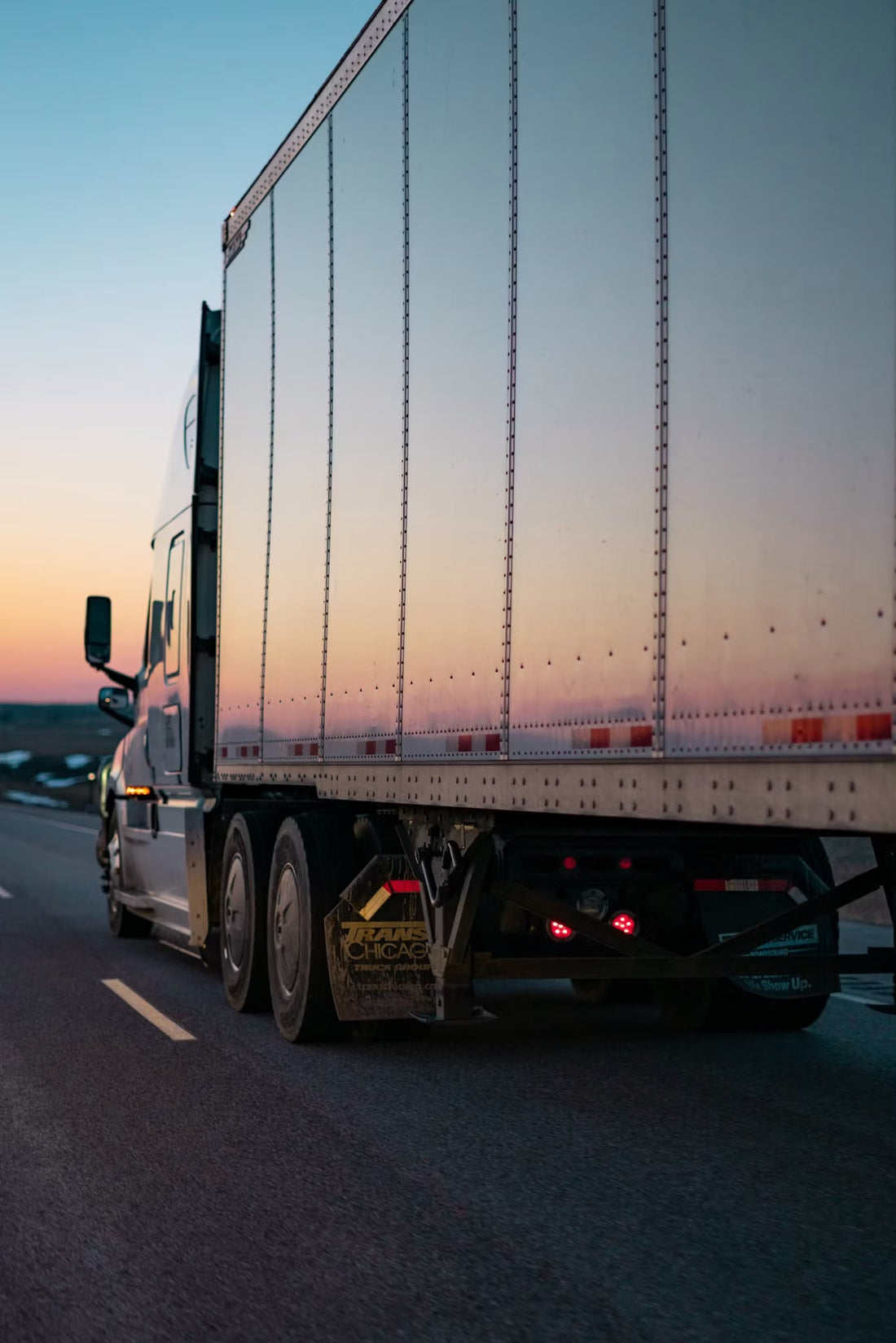 How Truck Drivers Can Stay Alert on Long Hauls Without the Afternoon Crash!