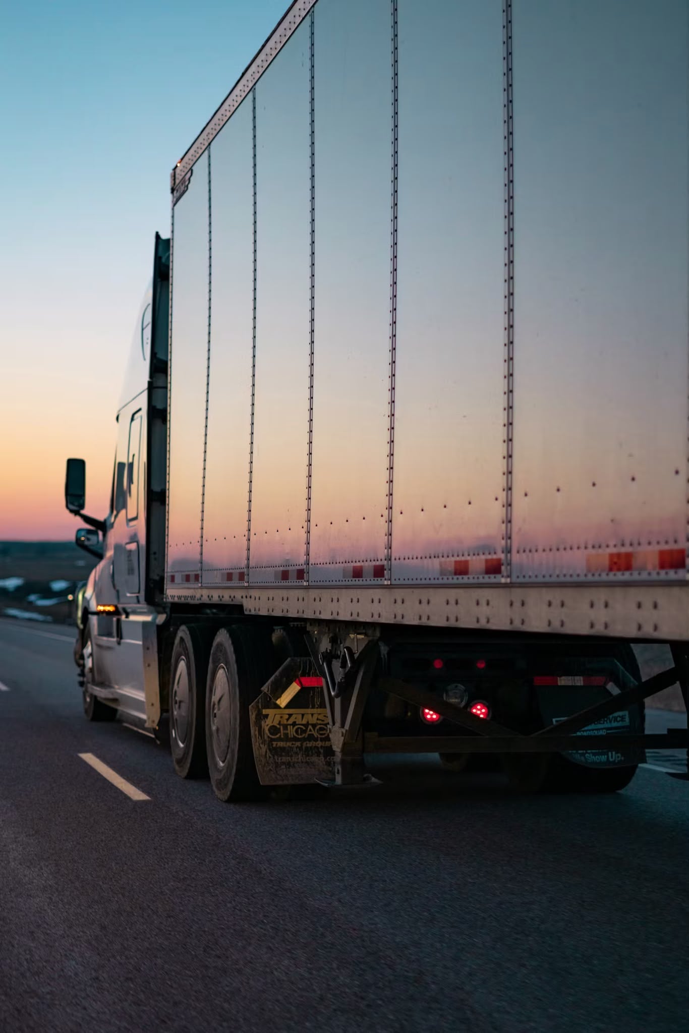 How Truck Drivers Can Stay Alert on Long Hauls Without the Afternoon Crash!